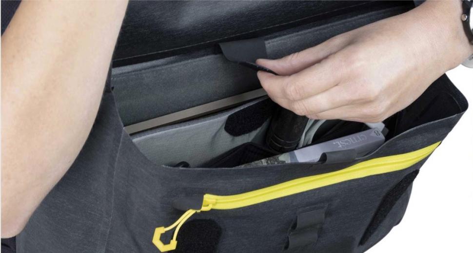 Apidura City Messenger bag - 4