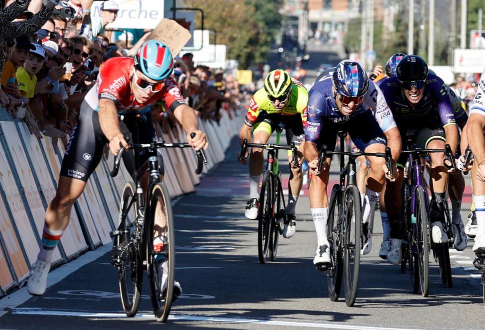 Arnaud De Lie wins Famennen Ardenne Classic after clipping out with 50 metres to go (Sprint Cycling Agency)