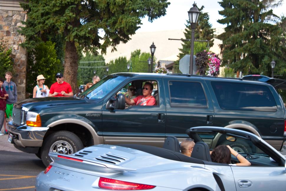 Arnold Schwarzenegger driving (image: Greg Myers on Flickr, CC BY-NC-ND 2.0 DEED)