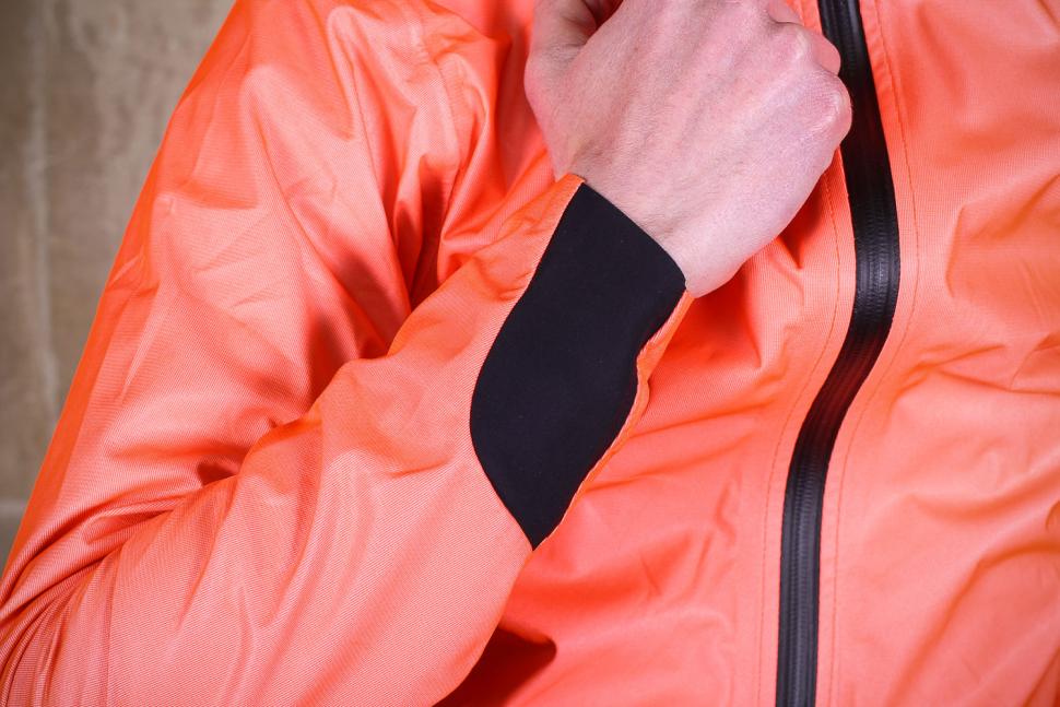 Assos Equipe RS rain jacket - cuff.jpg