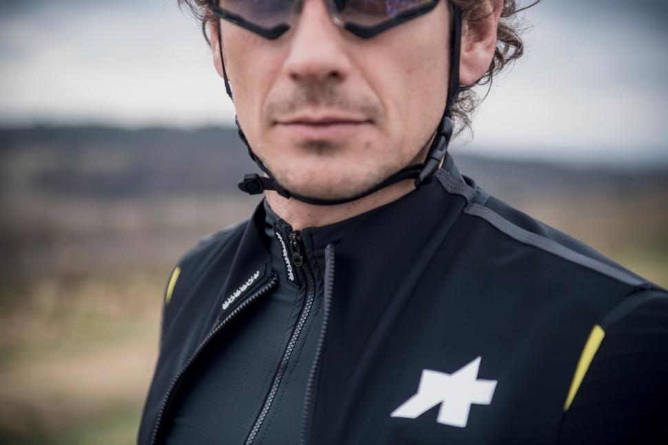 Assos Equipe RS Spring Fall Aero Gilet - 1 (2).jpg