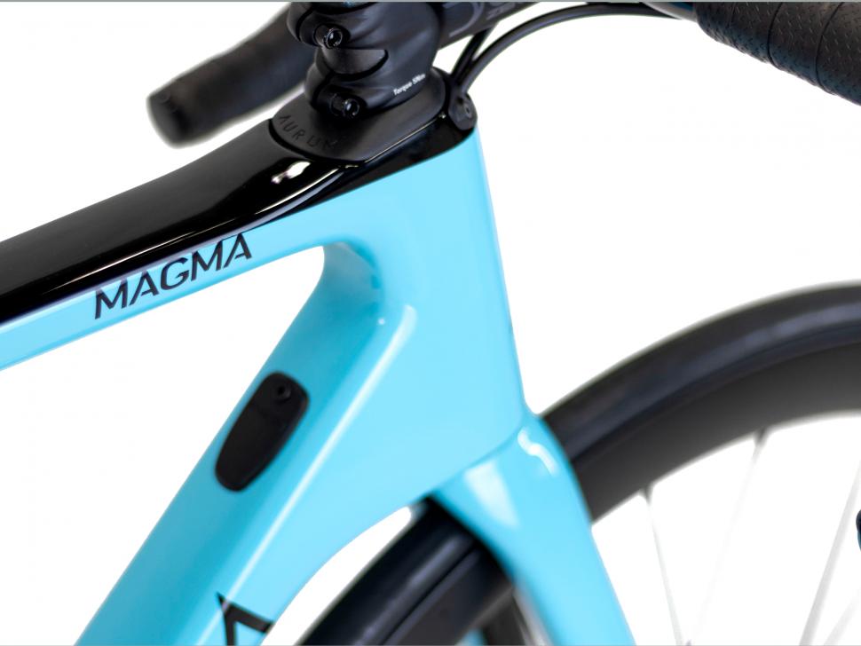 Aurum Magma Essentia blue cables