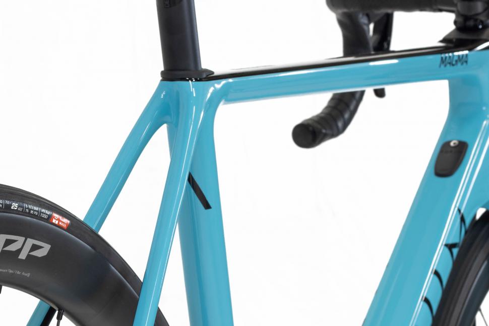 Aurum Magma Essentia blue rear frame