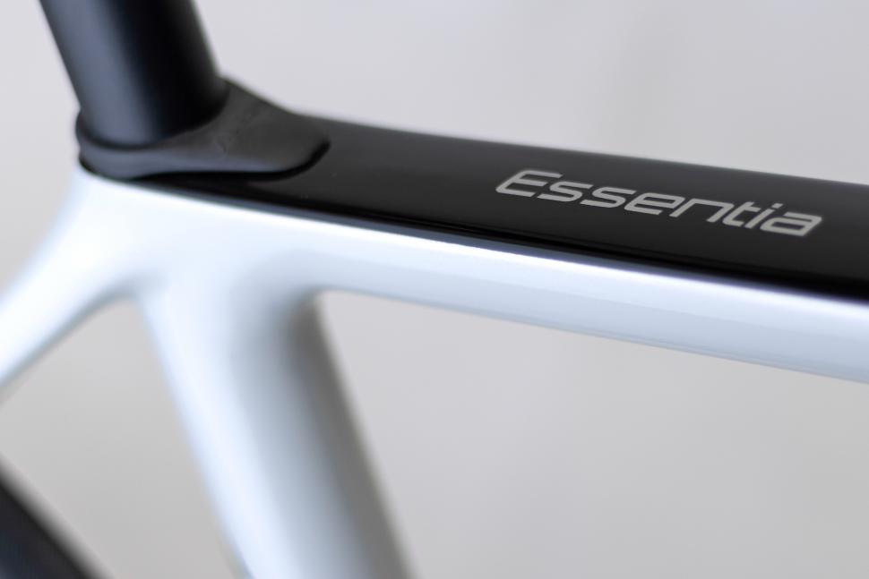 Aurum Magma Essentia grey seatpost
