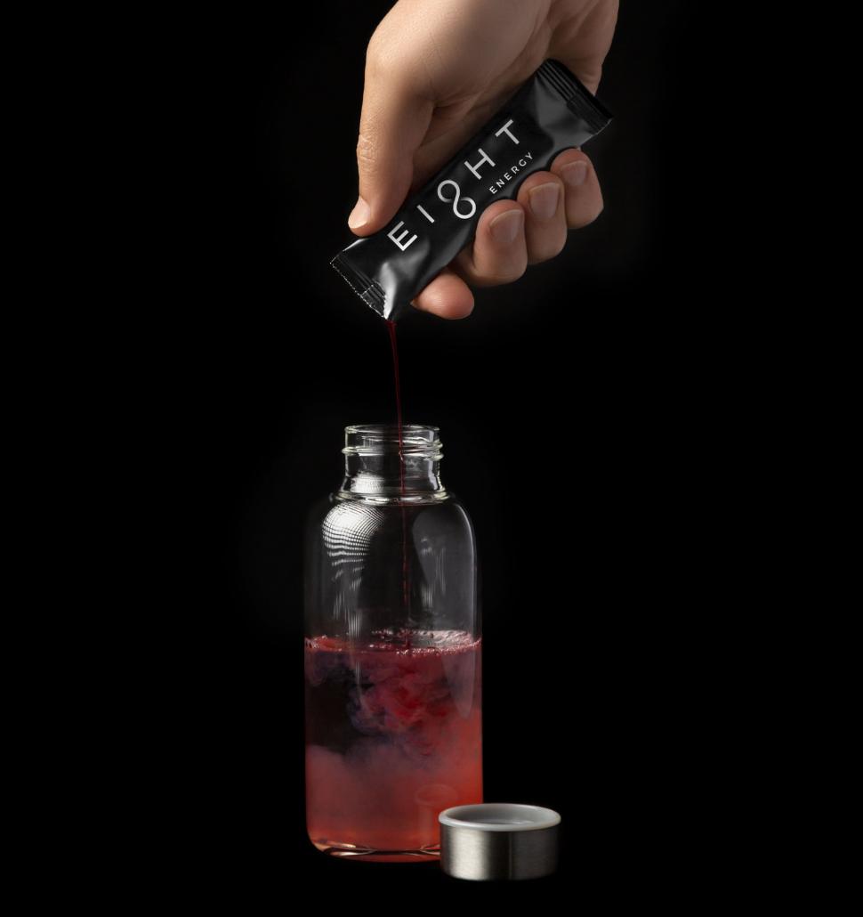 Avrox Ei8ht drink pouring