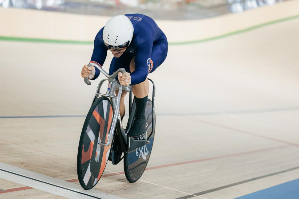 Matthew Richardson breaks flying 200m world record