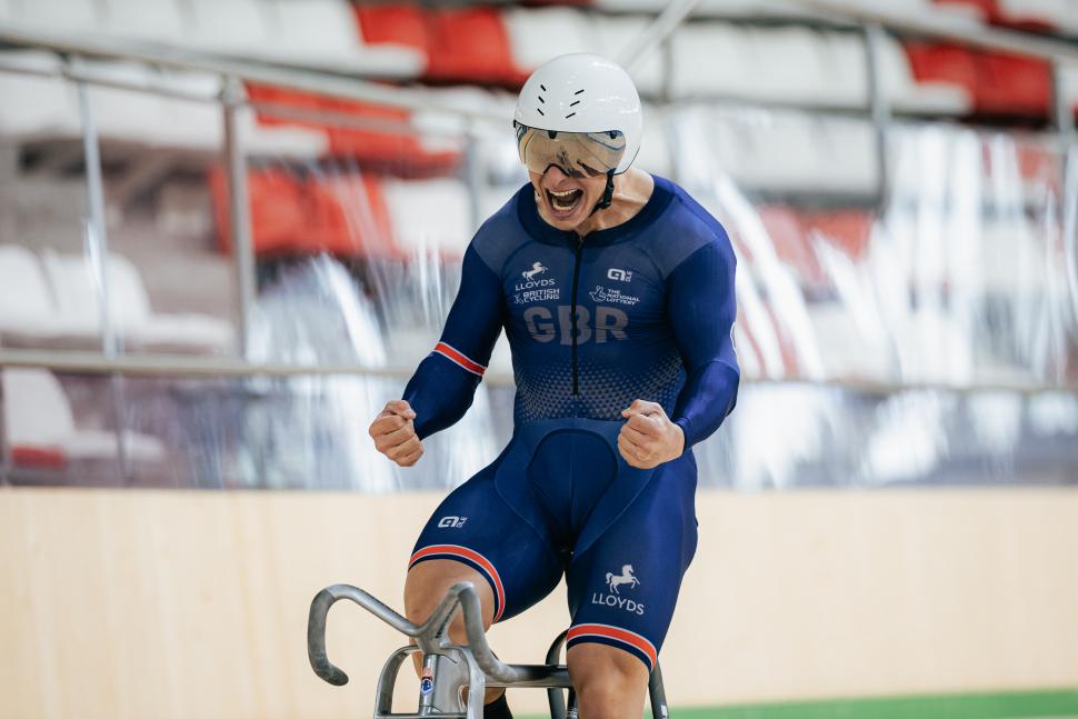 Matthew Richardson breaks flying 200m world record