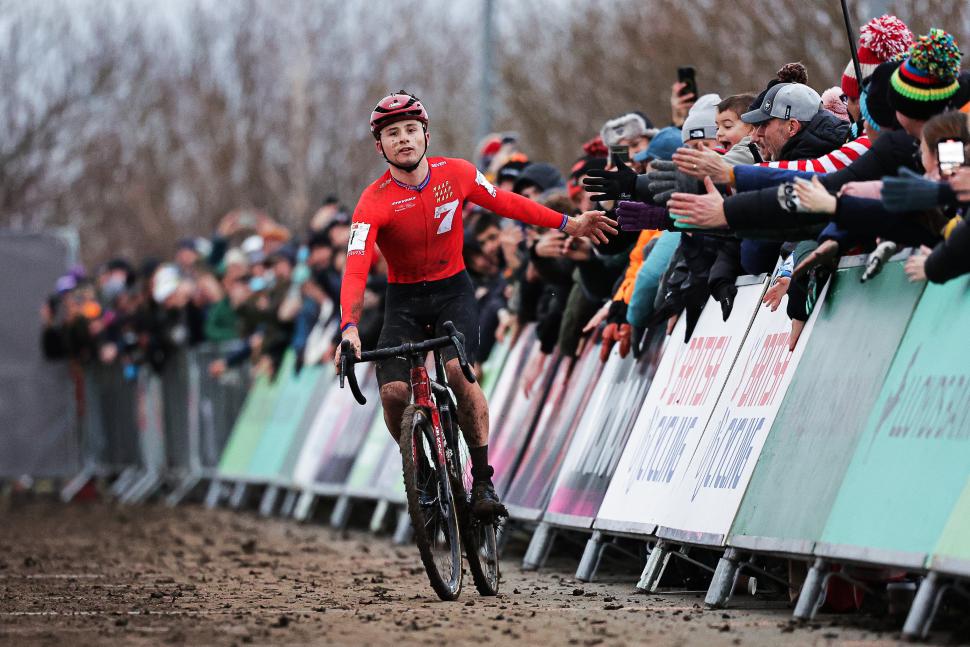 Cameron Mason wins 2025 British cyclocross championships (Alex Whitehead/SWpix.com)