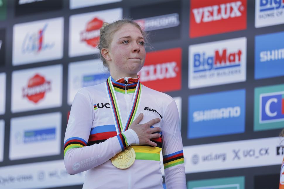 Fem van Empel wins the 2025 world cyclocross championships 