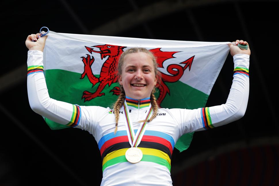 Zoe B&auml;ckstedt wins 2022 junior world time trial title (Alex Whitehead/SWpix.com)