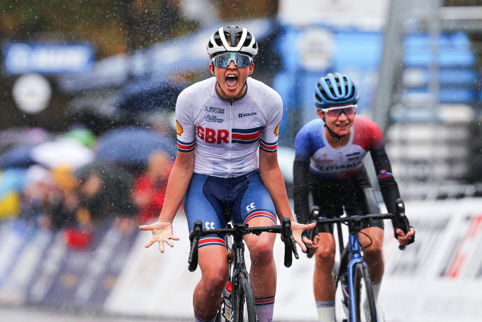 Cat Ferguson wins UCI World Championship road race junior women 2024 (Alex Whitehead/SWpix.com)