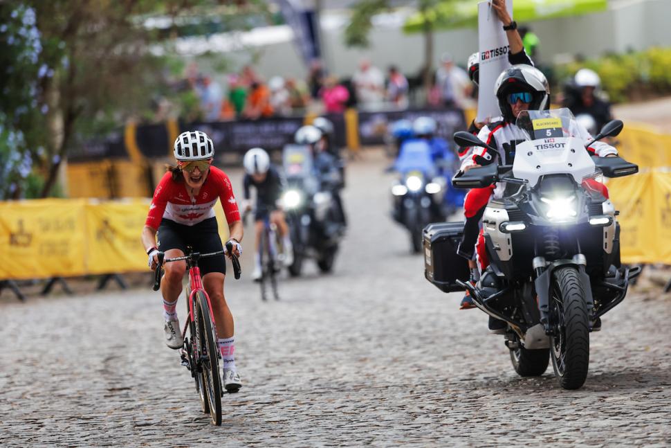 Magdeleine Vallieres wins 2025 UCI World Championship road race