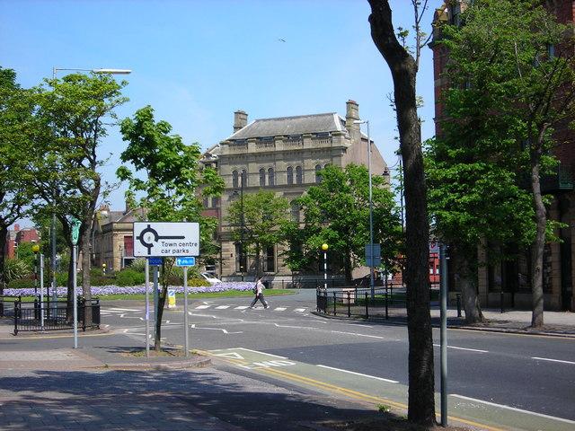 Barrow Ramsden_Square_-_geograph.org_.uk_-_484935
