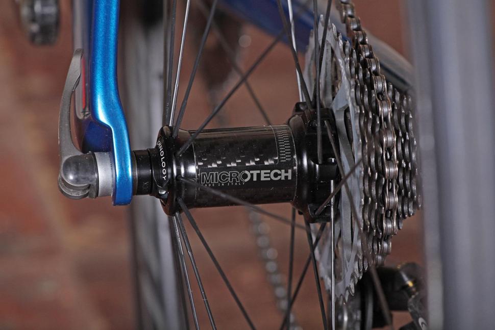 Basso Diamante SV - rear hub.jpg