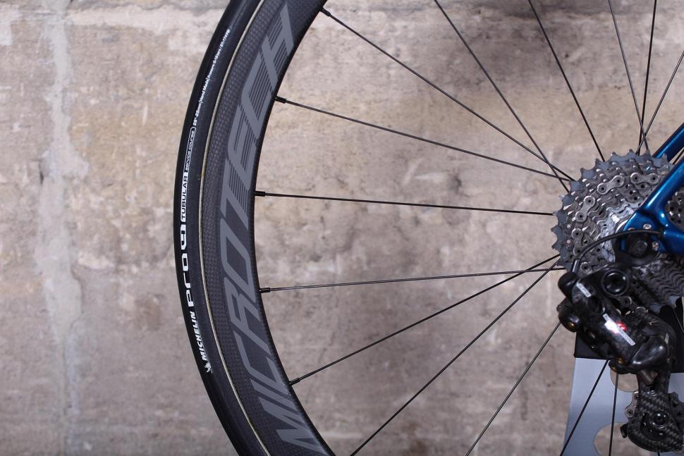 Basso Diamante SV - rim and tyre.jpg