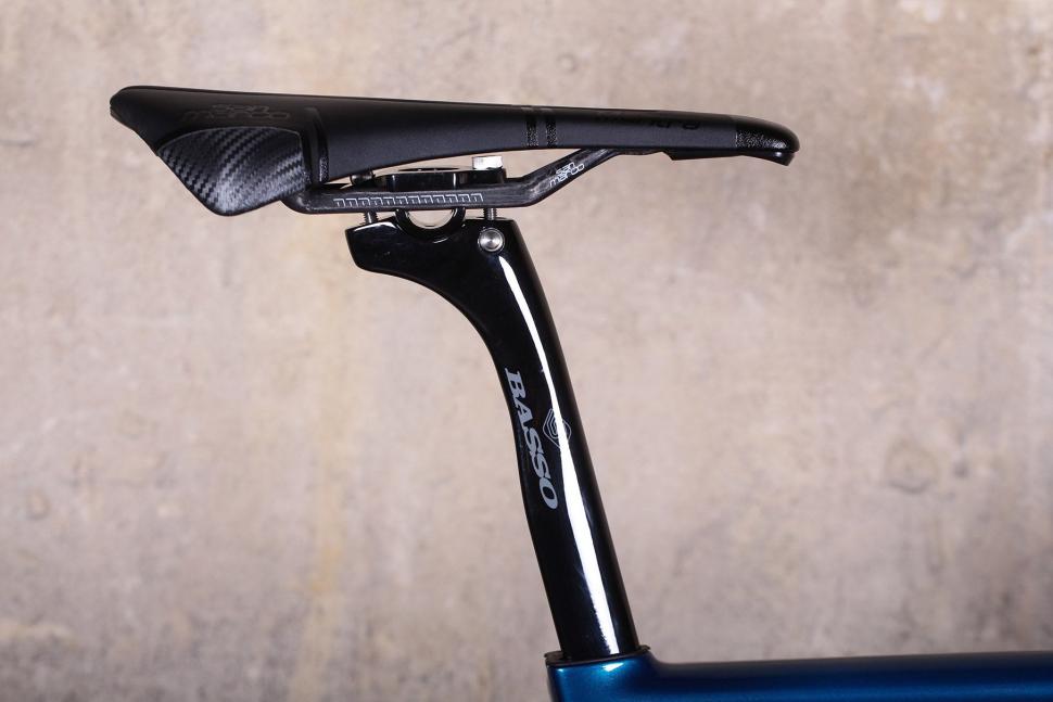 Basso Diamante SV - saddle and post.jpg