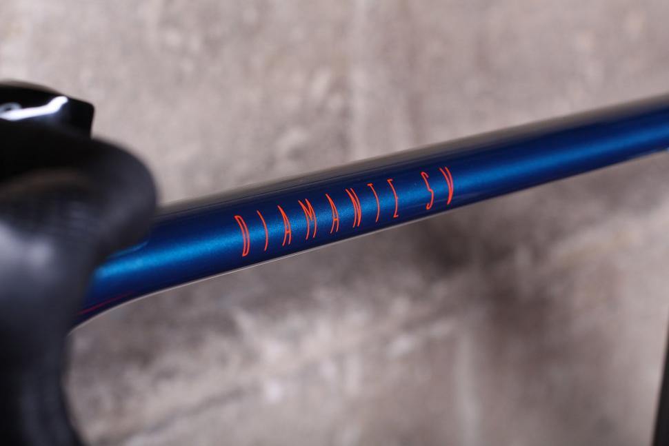 Basso Diamante SV - top tube.jpg