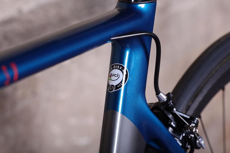 Basso Diamante SV - UCI sticker.jpg