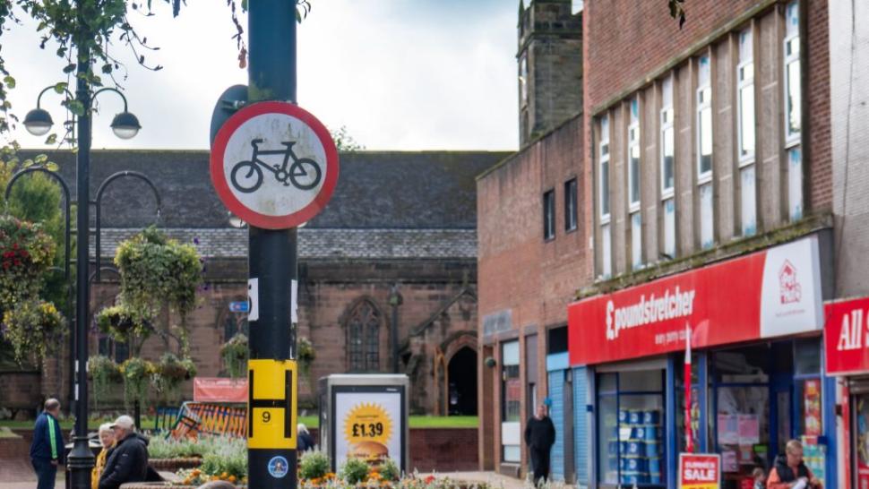 Bedworth No Cycling sign (Bicycle Ben, but image copyrighted, avoid using in future)