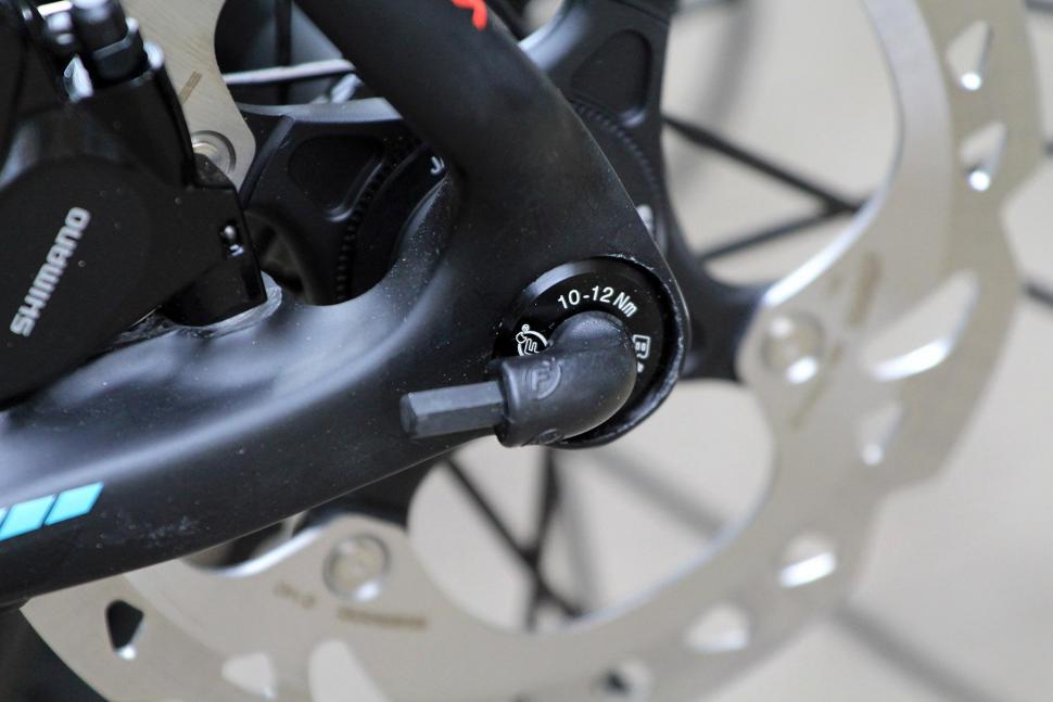 Bianchi Intenso Disc 105 - allen key.jpg