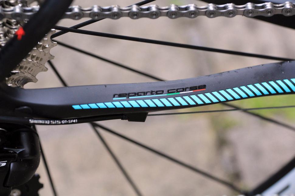 Bianchi Intenso Disc 105 - chain stay detail.jpg