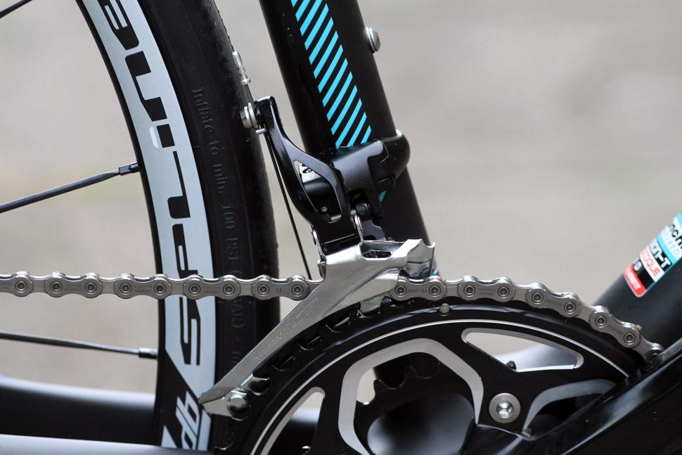 Bianchi Intenso Disc 105 - front mech.jpg