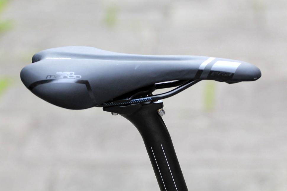 Bianchi Intenso Disc 105 - saddle.jpg