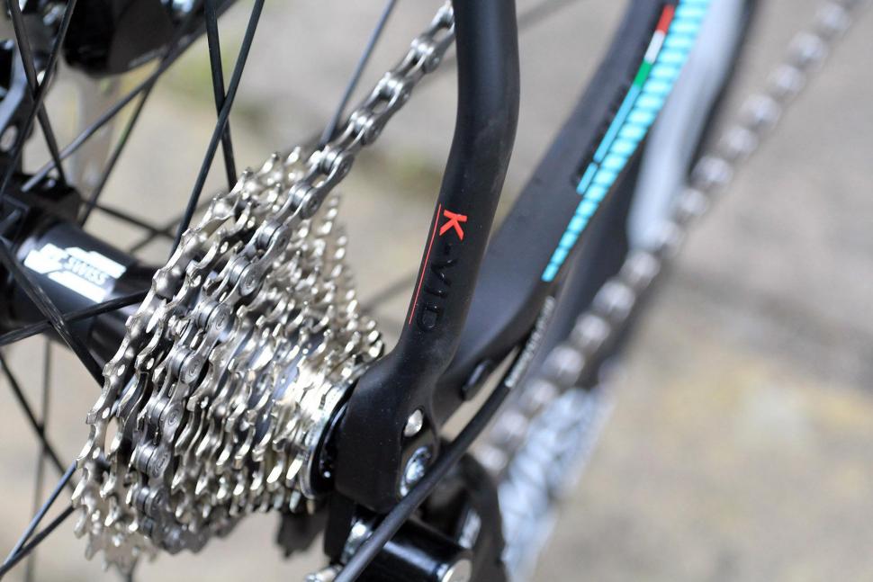 Bianchi Intenso Disc 105 - seat stay detail.jpg