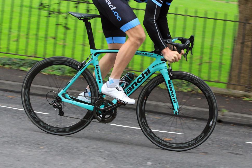 Bianchi Oltre XR4 - riding 1.jpg