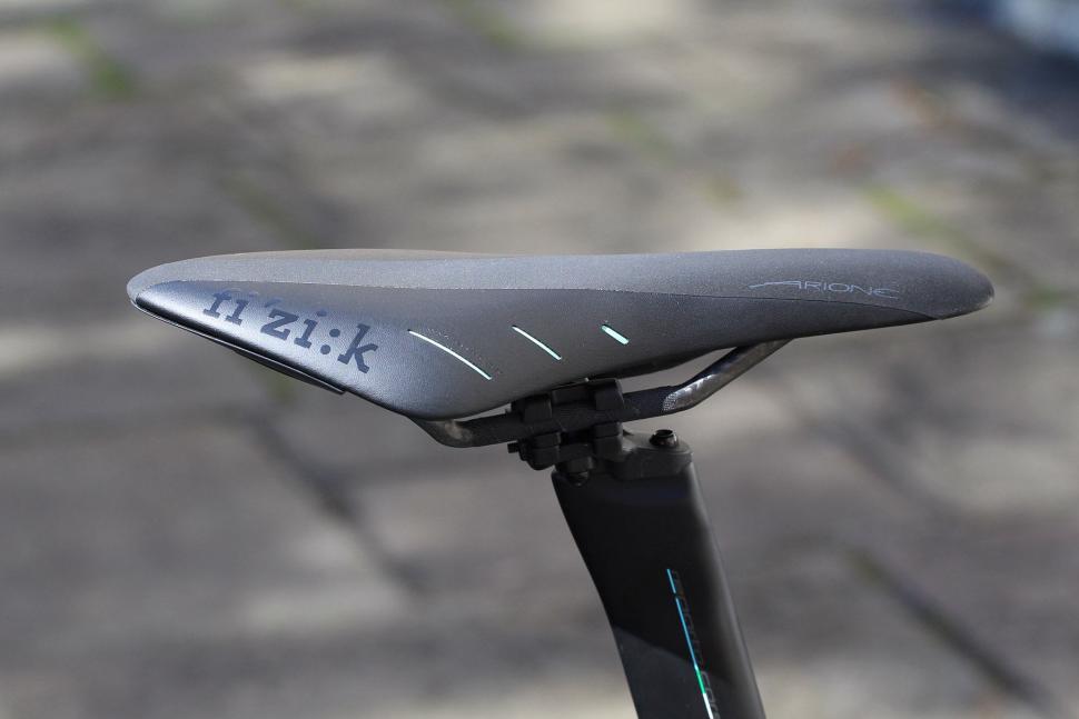 Bianchi Oltre XR4 - saddle.jpg