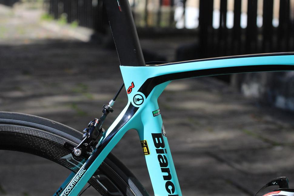 Bianchi Oltre XR4 - seat tube junction.jpg