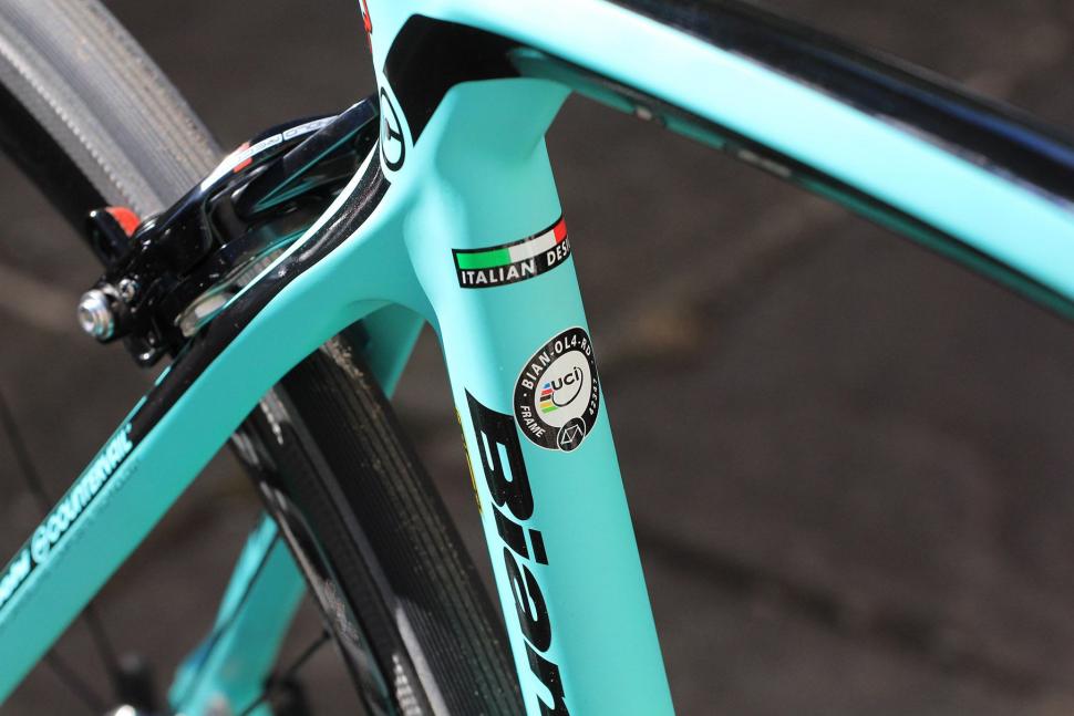 Bianchi Oltre XR4 - UCI sticker.jpg