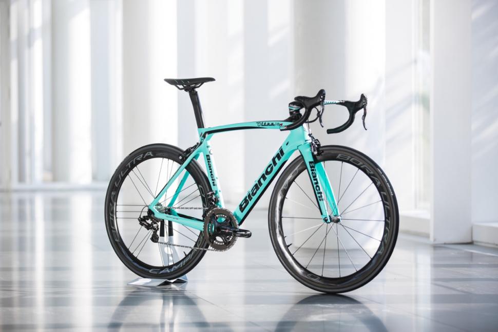 Bianchi officially unveils Oltre XR4 aero road bike - Cycling News