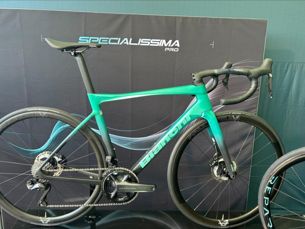 Bianchi Specialissima Pro - Ultegra 2024.jpeg