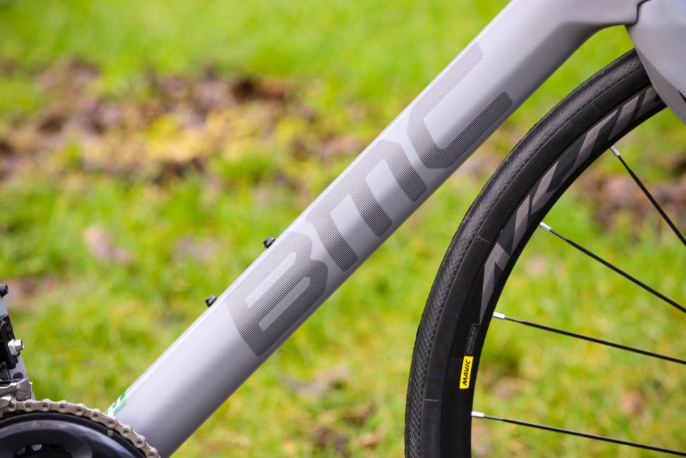 BMC Roadmachine 02 Two - down tube.jpg