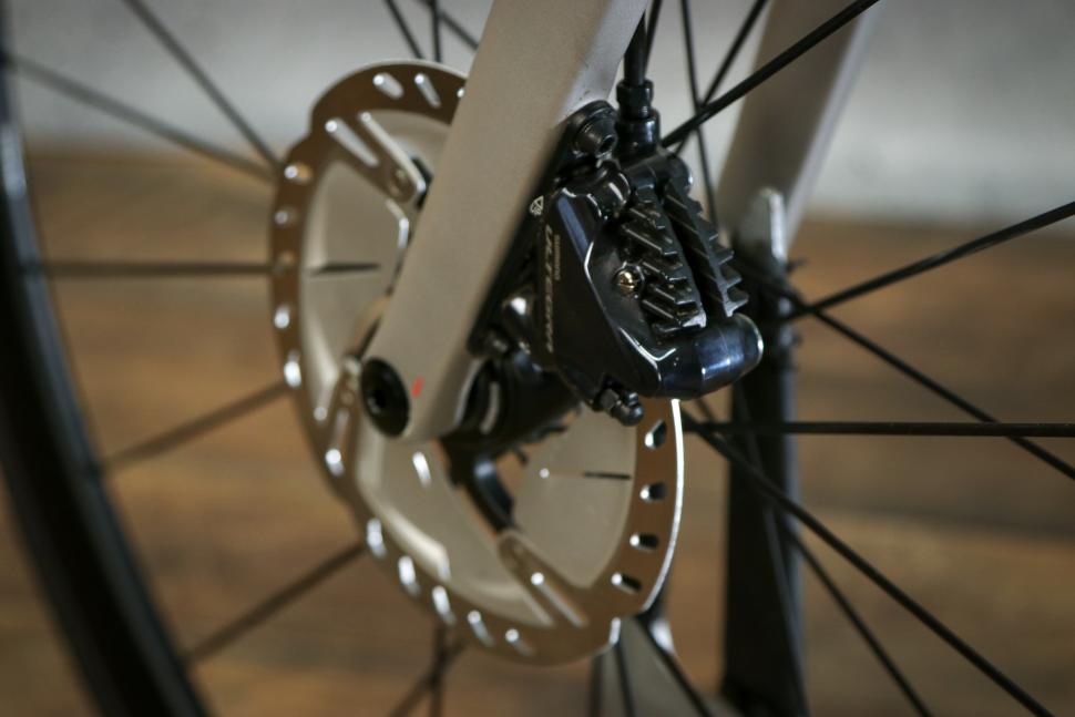 BMC TeamMachine SLR Two - front disc.jpg