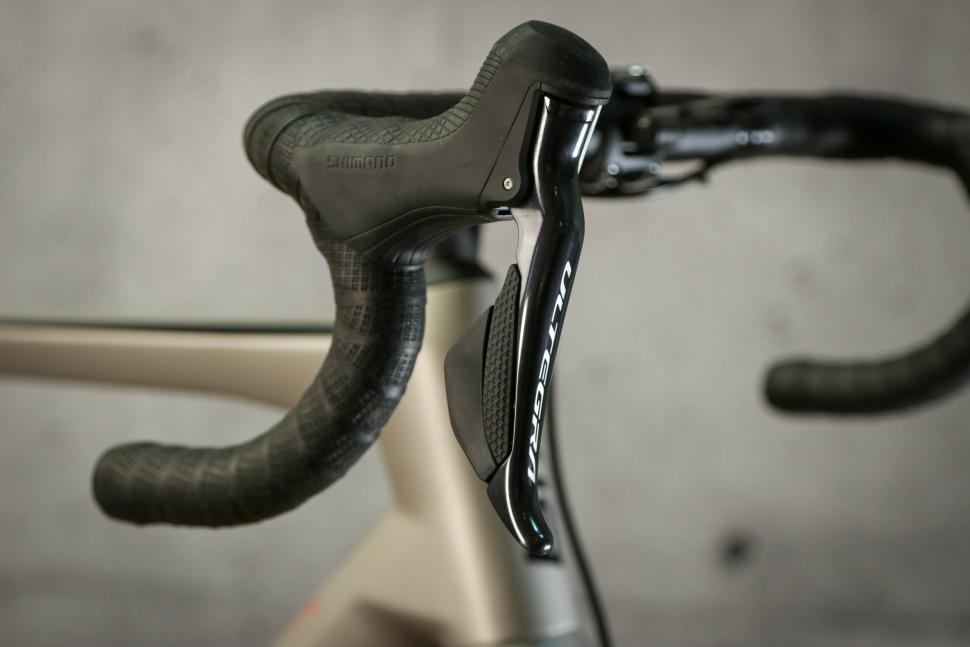 BMC TeamMachine SLR Two - lever.jpg
