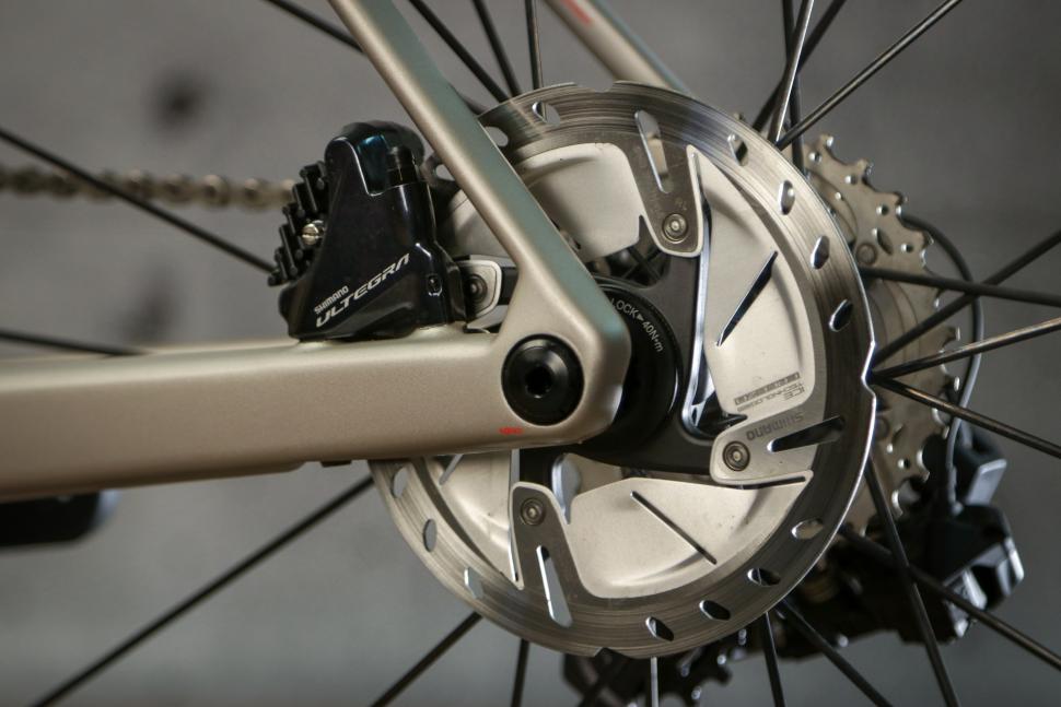 BMC TeamMachine SLR Two - rear disc.jpg