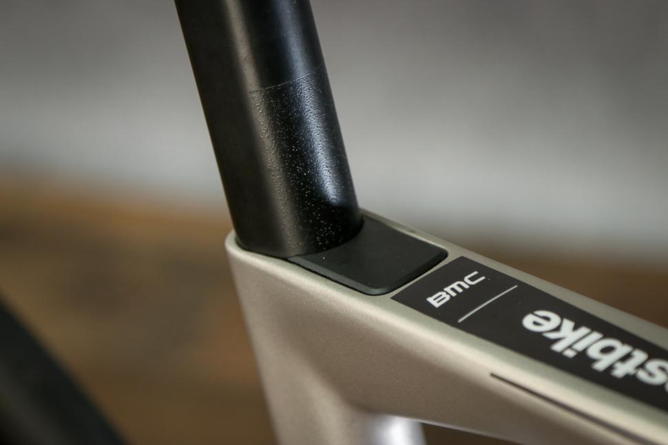 BMC TeamMachine SLR Two - seatpost clamp.jpg