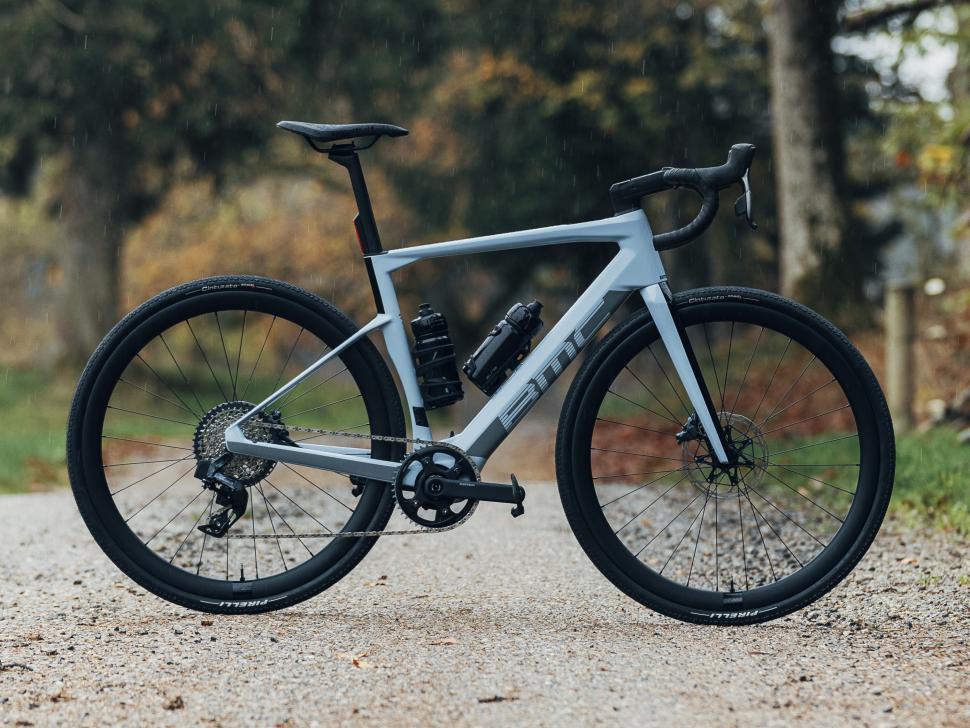 2023 BMC Roadmachine 01 AMP X side 2