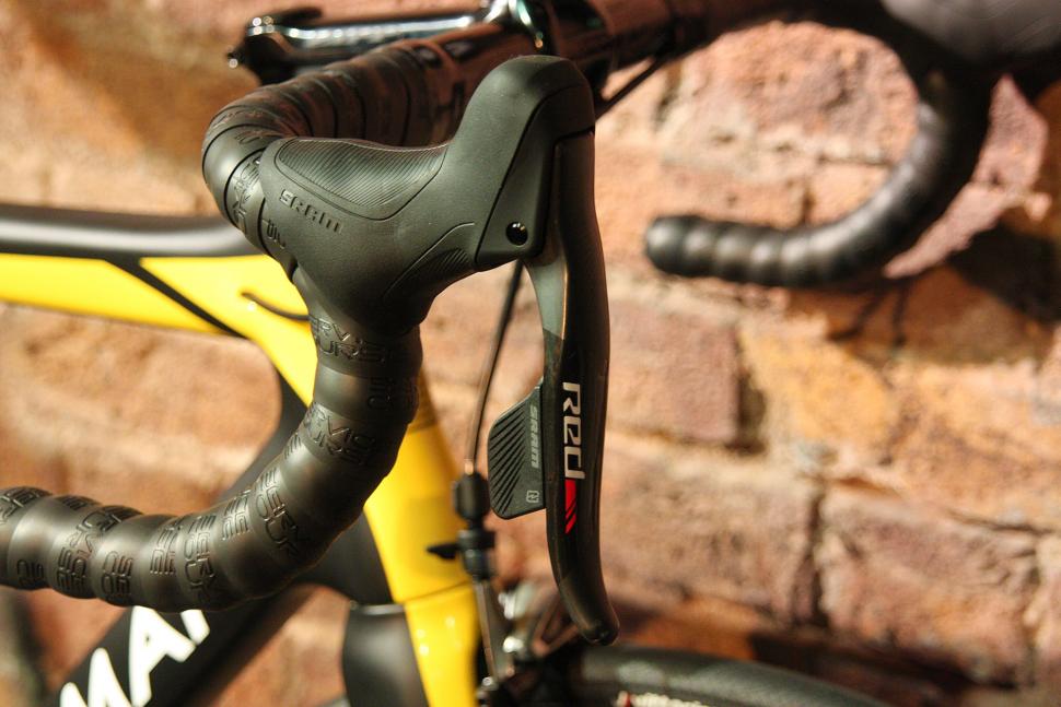 Boardman 2016 launch - Boardman Elite SLR eTap - lever.jpg