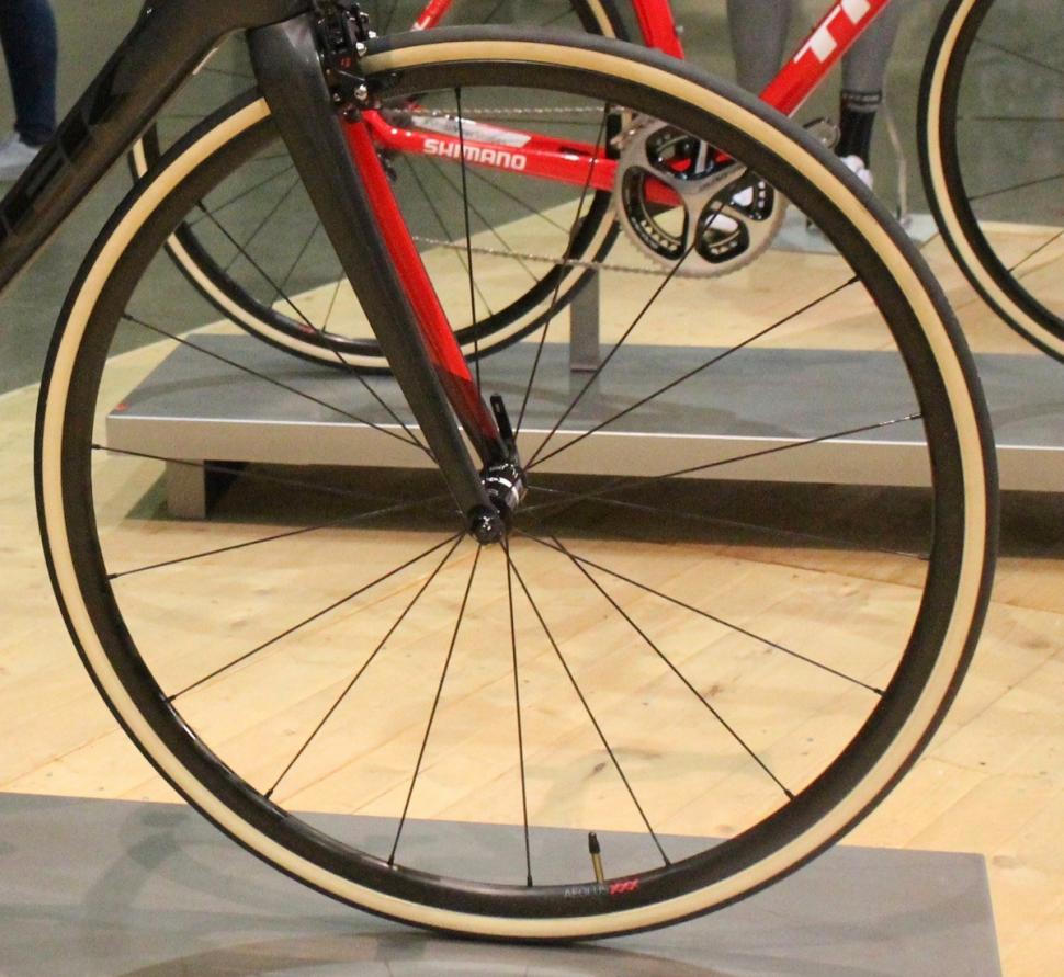 Bontrager Aeolus XXX wheel - 1.jpg