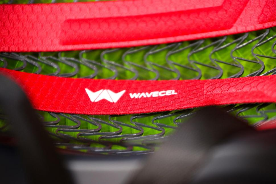 Bontrager Charge WaveCel Commuter Helmet - inside detail.jpg