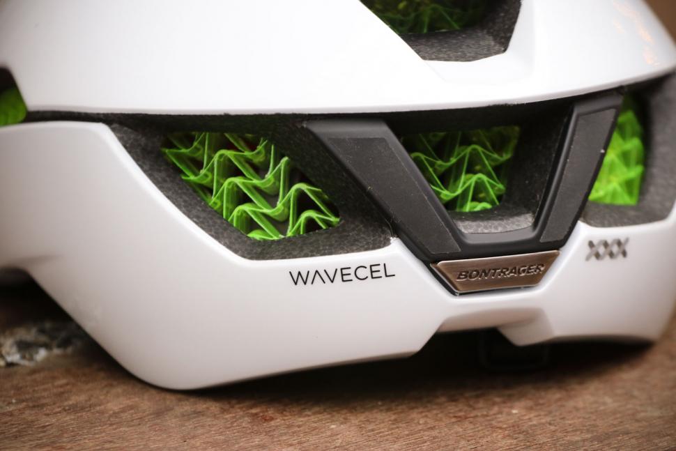 Bontrager XXX WaveCel helmet - back close up.jpg