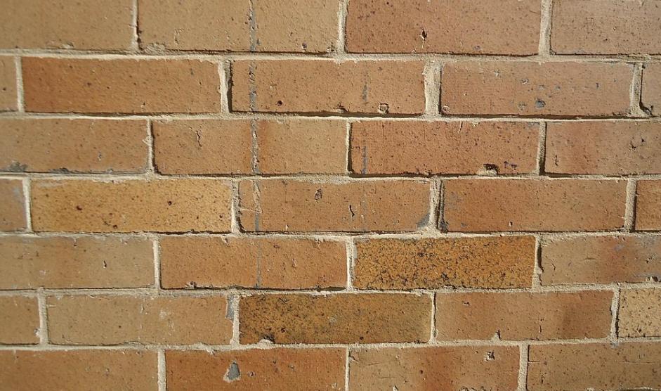 brick wall - wikimedia commons