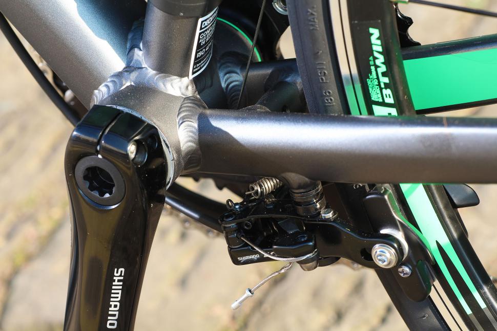 BTwin Ultra 700AF - bottom bracket.jpg