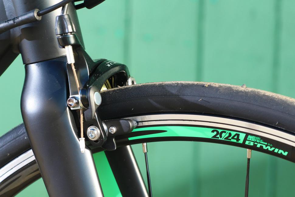 BTwin Ultra 700AF - fork crown and rim.jpg