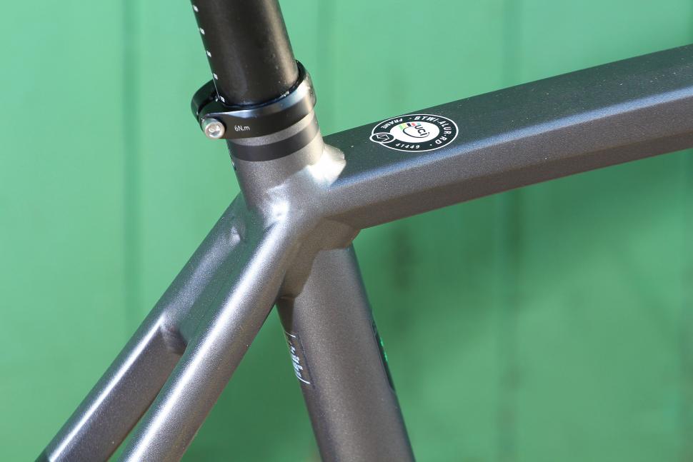 BTwin Ultra 700AF - seat tube junction.jpg