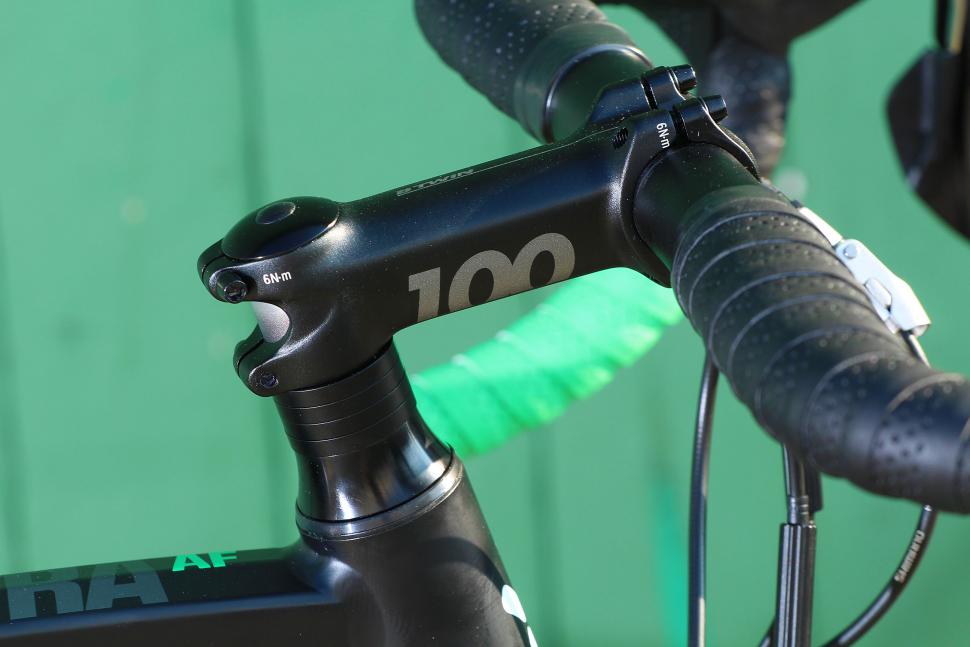 BTwin Ultra 700AF - stem and spacers.jpg