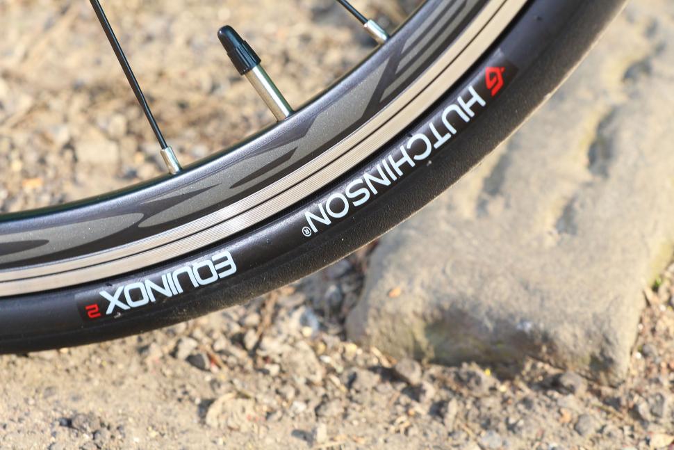 BTwin Ultra 700AF - tyre.jpg